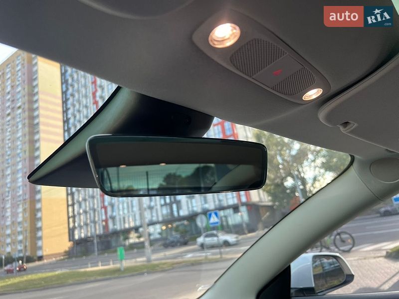Седан Tesla Model 3 2022 в Києві