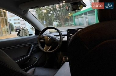 Седан Tesla Model 3 2019 в Львове