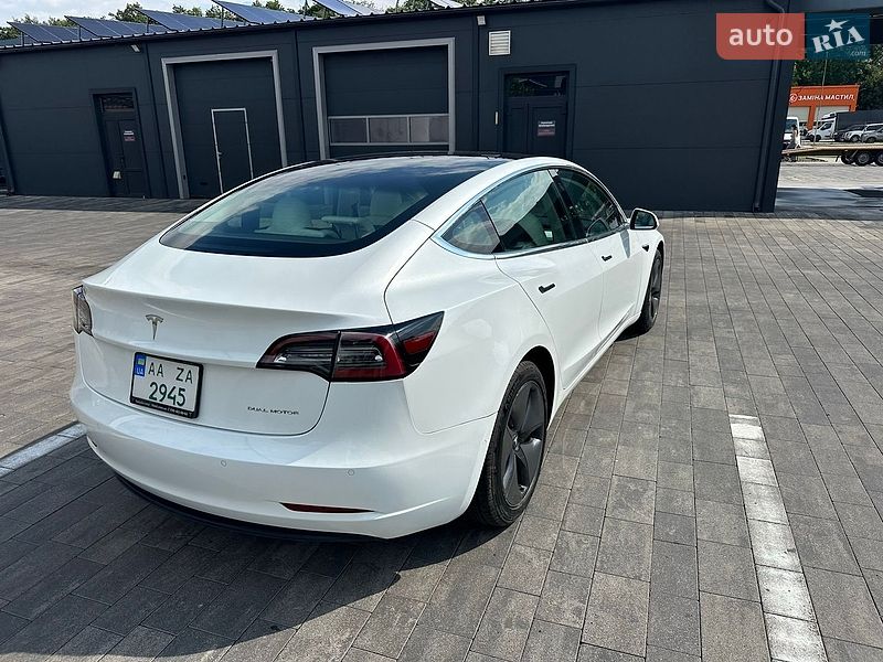 Седан Tesla Model 3 2019 в Луцке