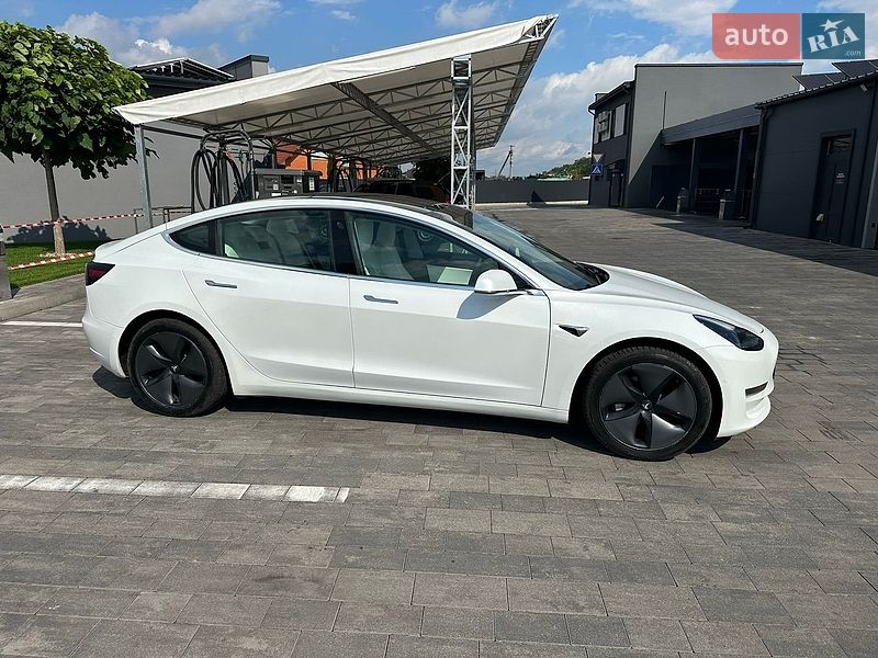 Седан Tesla Model 3 2019 в Луцке