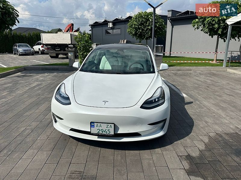 Седан Tesla Model 3 2019 в Луцке