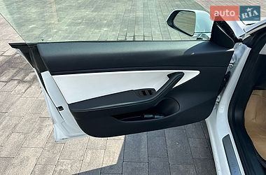 Седан Tesla Model 3 2019 в Луцке