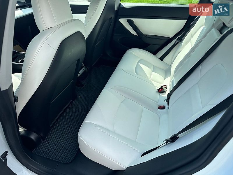 Седан Tesla Model 3 2019 в Луцке