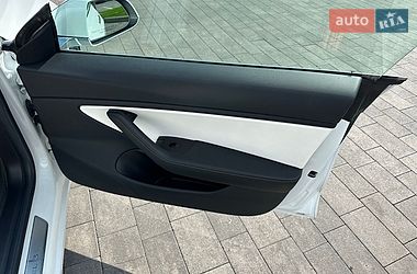 Седан Tesla Model 3 2019 в Луцке