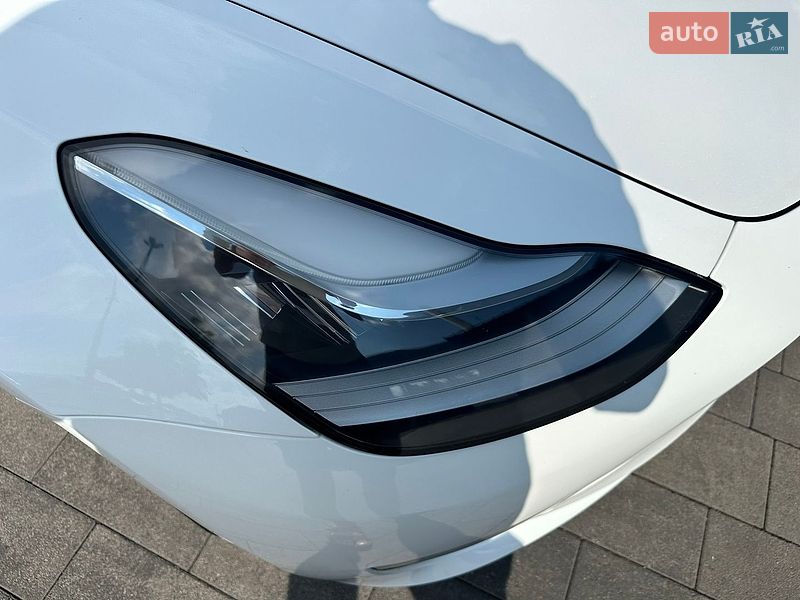Седан Tesla Model 3 2019 в Луцке