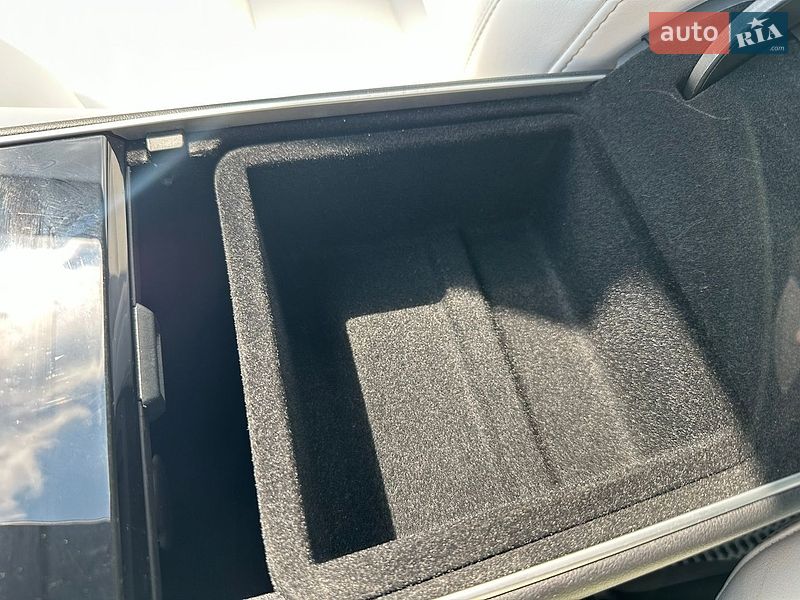 Седан Tesla Model 3 2019 в Луцке