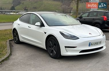 Седан Tesla Model 3 2021 в Киеве