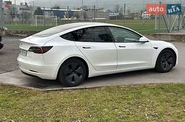 Седан Tesla Model 3 2021 в Киеве