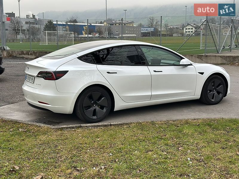 Седан Tesla Model 3 2021 в Киеве