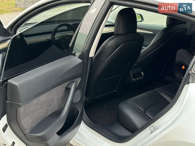 Седан Tesla Model 3 2021 в Киеве