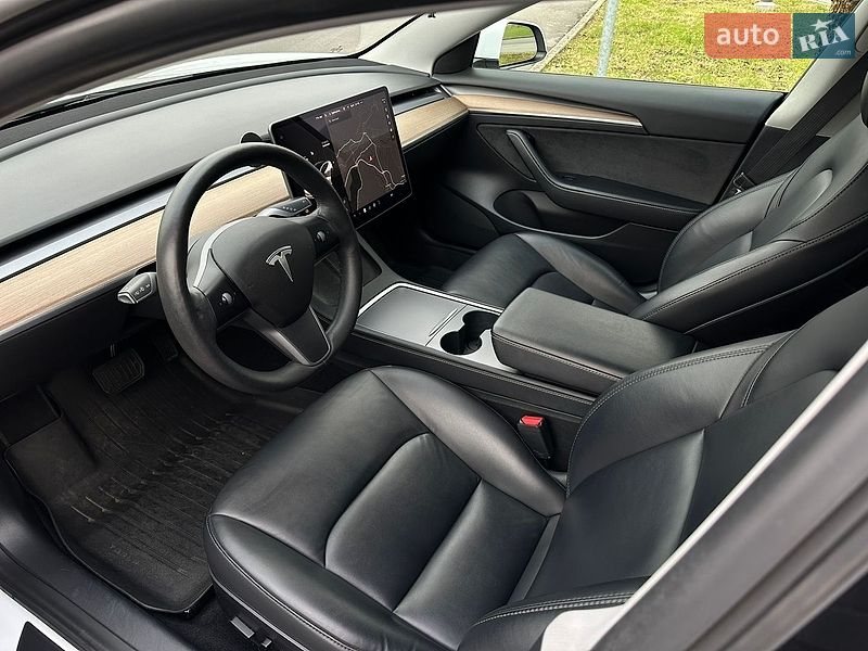Седан Tesla Model 3 2021 в Киеве