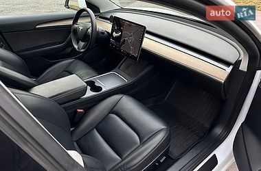 Седан Tesla Model 3 2021 в Киеве