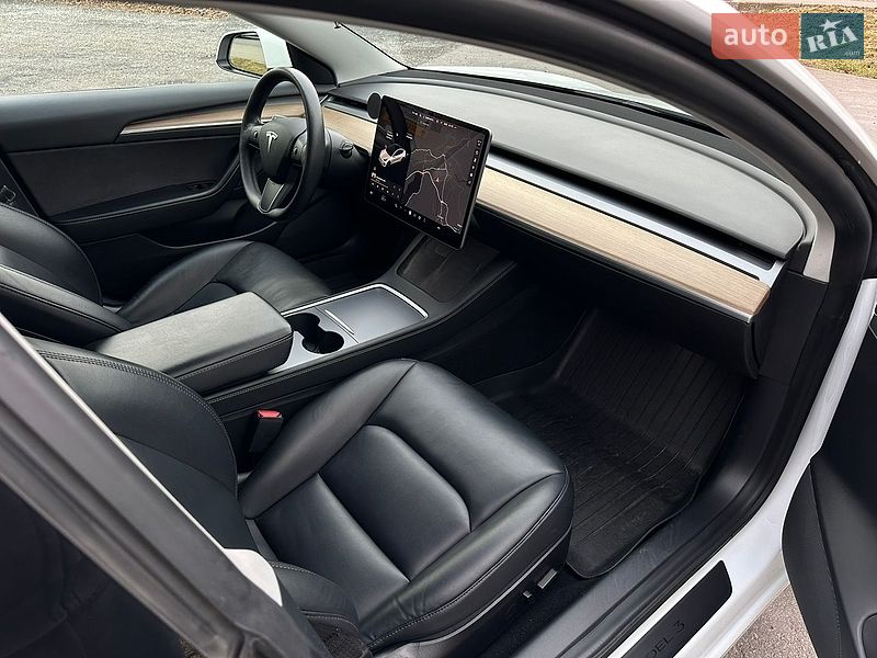Седан Tesla Model 3 2021 в Киеве