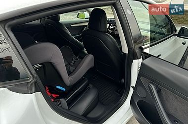 Седан Tesla Model 3 2021 в Киеве