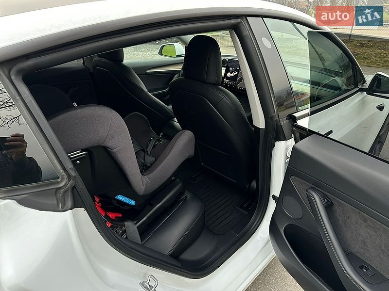 Седан Tesla Model 3 2021 в Киеве