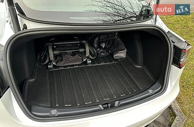 Седан Tesla Model 3 2021 в Киеве
