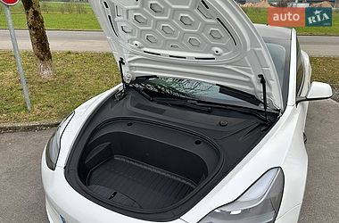 Седан Tesla Model 3 2021 в Киеве