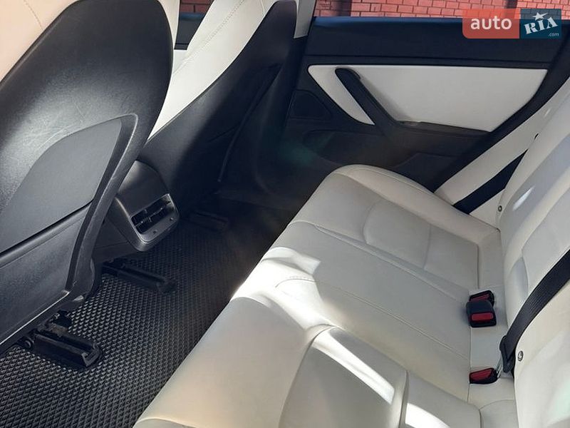 Седан Tesla Model 3 2018 в Калиновке