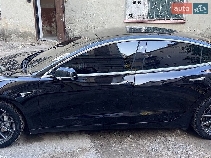 Седан Tesla Model 3 2019 в Дрогобыче