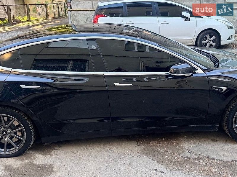 Седан Tesla Model 3 2019 в Дрогобыче