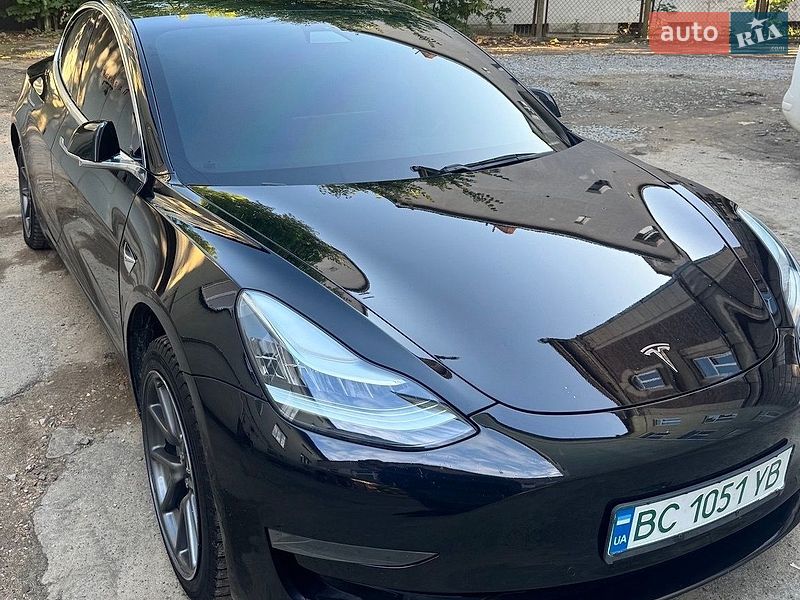 Седан Tesla Model 3 2019 в Дрогобыче