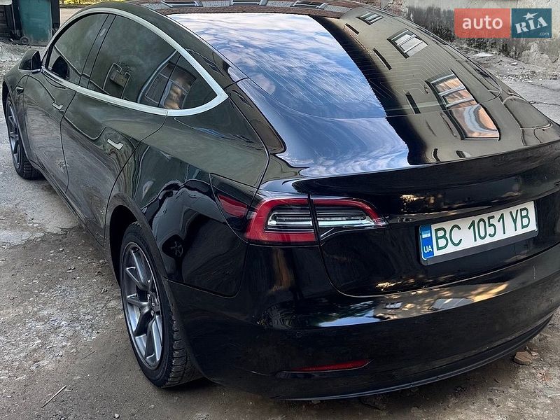 Седан Tesla Model 3 2019 в Дрогобыче