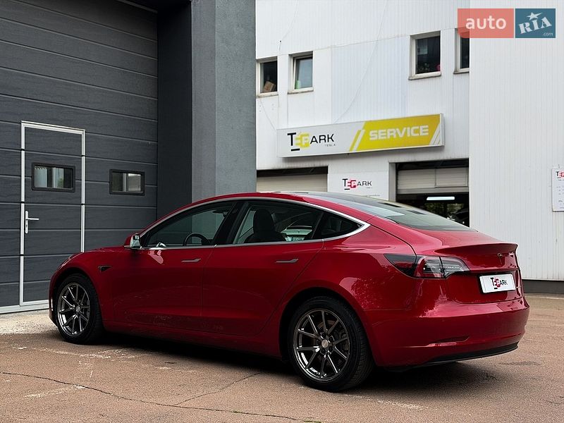 Седан Tesla Model 3 2019 в Києві