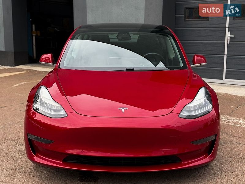 Седан Tesla Model 3 2019 в Києві