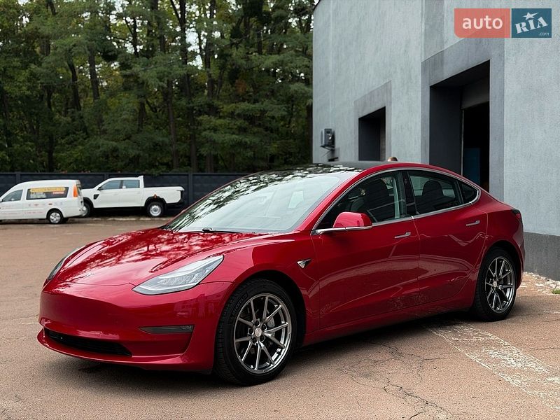 Седан Tesla Model 3 2019 в Києві