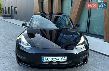 Седан Tesla Model 3 2022 в Киверцах