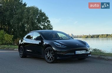 Седан Tesla Model 3 2023 в Киеве
