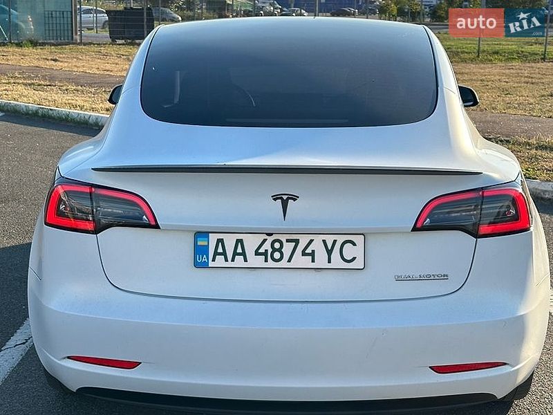 Седан Tesla Model 3 2022 в Києві