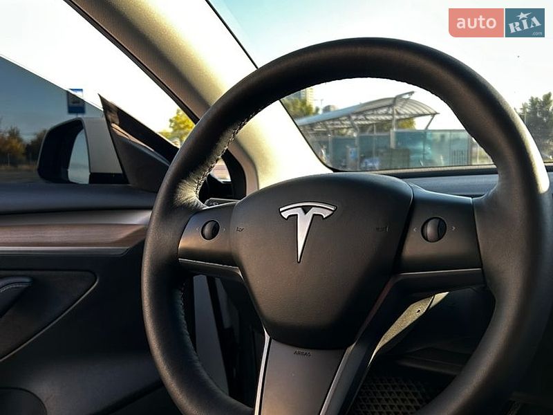 Седан Tesla Model 3 2022 в Києві