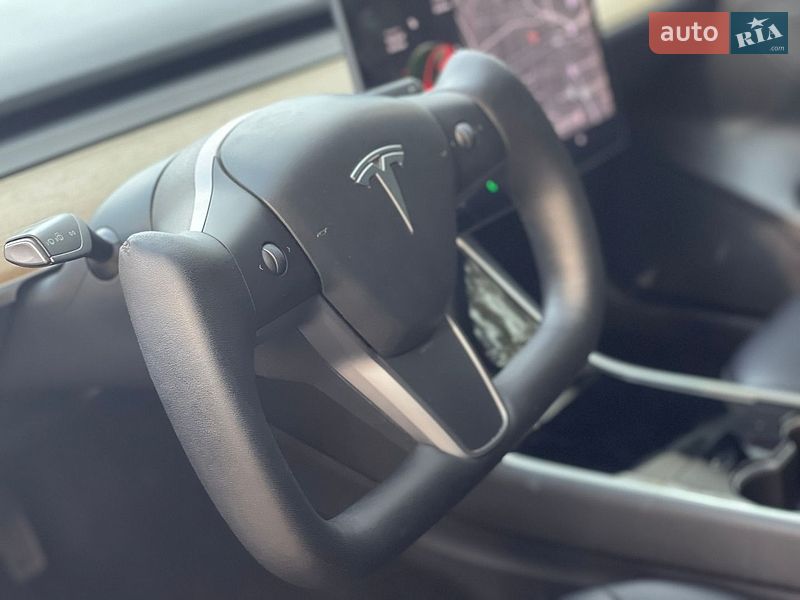 Седан Tesla Model 3 2019 в Новій Водолагі