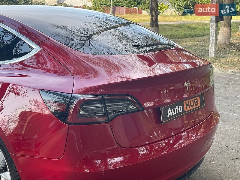 Седан Tesla Model 3 2019 в Новій Водолагі