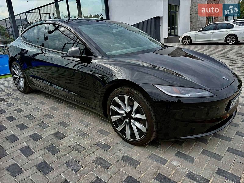 Седан Tesla Model 3 2024 в Киеве