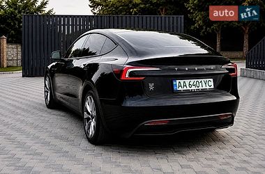 Седан Tesla Model 3 2024 в Киеве