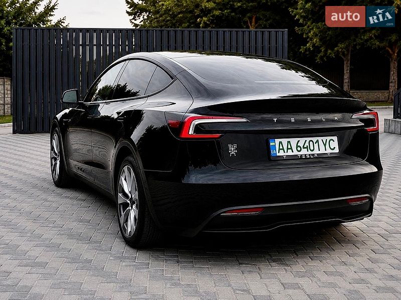 Седан Tesla Model 3 2024 в Киеве