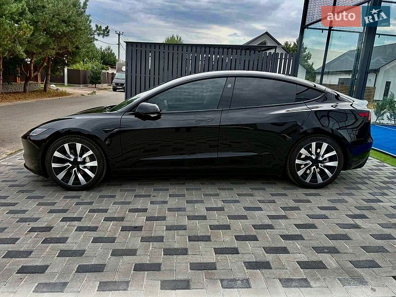 Седан Tesla Model 3 2024 в Киеве