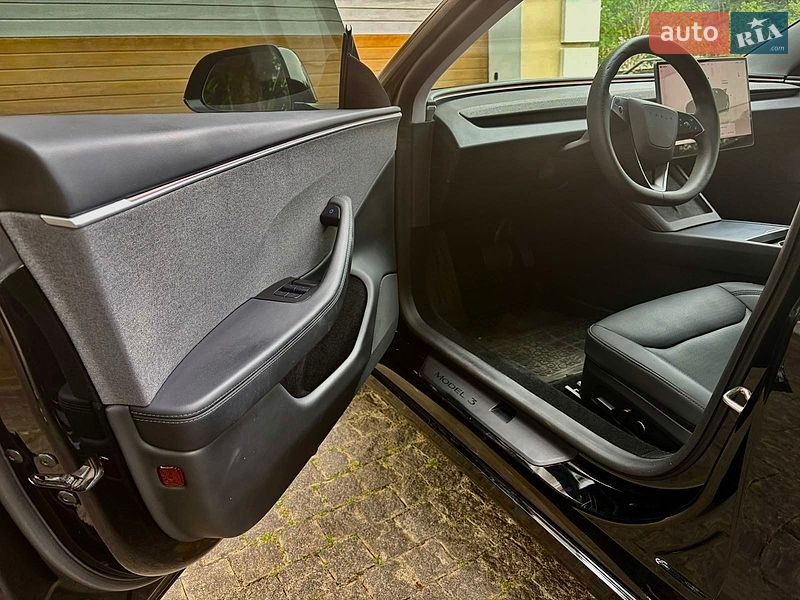 Седан Tesla Model 3 2024 в Киеве
