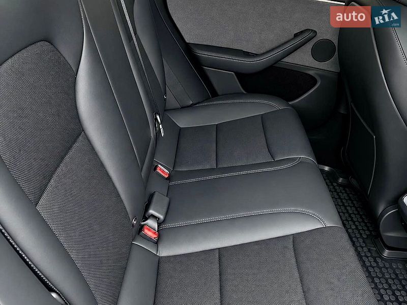Седан Tesla Model 3 2024 в Киеве