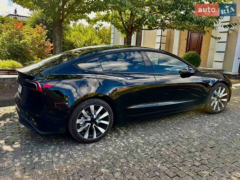 Седан Tesla Model 3 2024 в Киеве