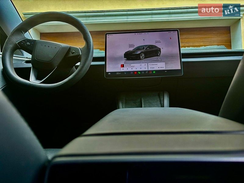 Седан Tesla Model 3 2024 в Києві