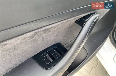 Седан Tesla Model 3 2020 в Львове