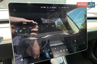 Седан Tesla Model 3 2020 в Львове