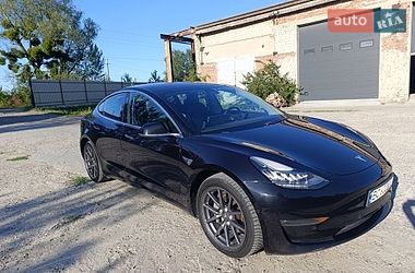 Седан Tesla Model 3 2018 в Львове