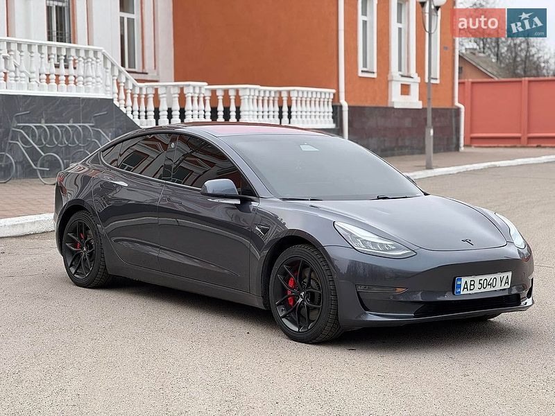 Седан Tesla Model 3 2018 в Львове