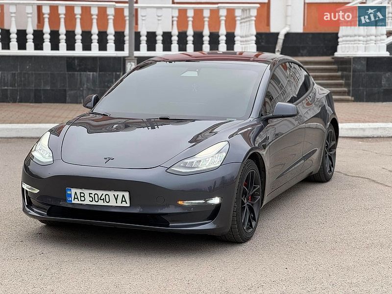 Седан Tesla Model 3 2018 в Львове