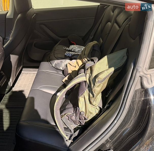 Седан Tesla Model 3 2018 в Ужгороде
