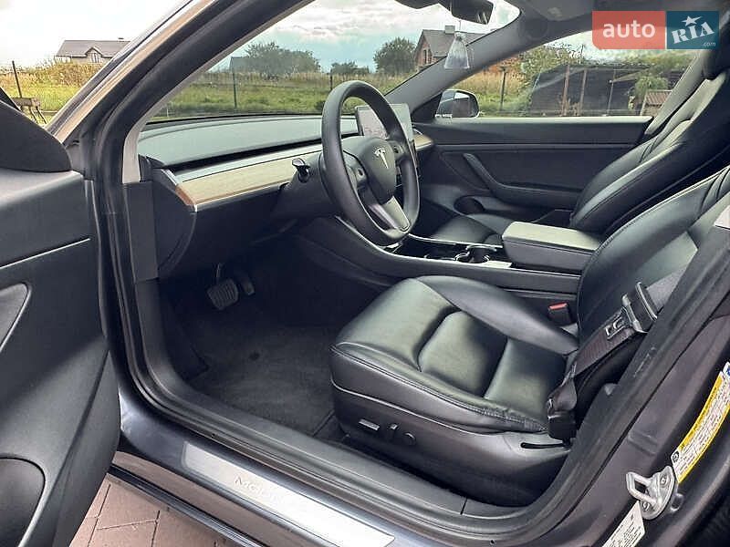 Седан Tesla Model 3 2020 в Вінниці